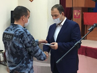 Дмитрий Кудинов вручил ветеранам ВДВ юбилейные медали